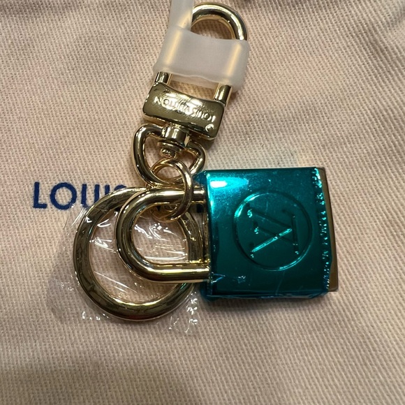 Louis Vuitton Gold Padlock Bag Charm includes dust bag and box - Picture 7 of 13